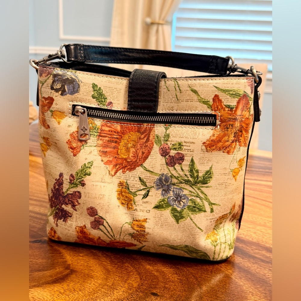 Patricia Nash Irving Bucket Parisian Newspaper Floral Satchel EUC - Picture 3 of 17